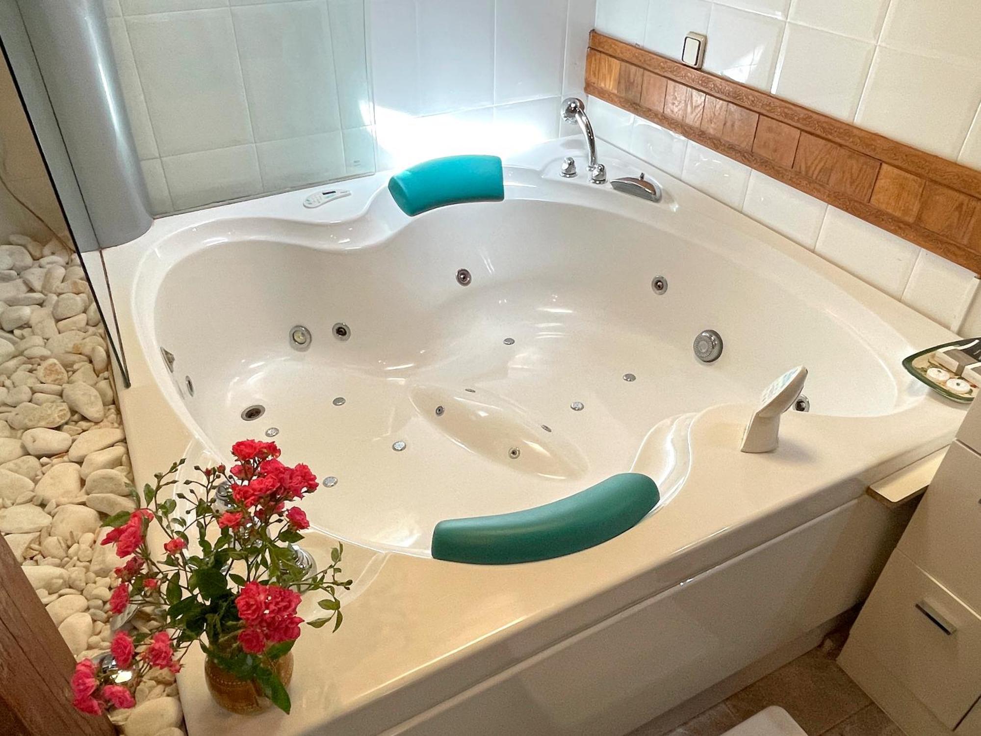 Hotel Peruskenea Jaunsaras Dış mekan fotoğraf